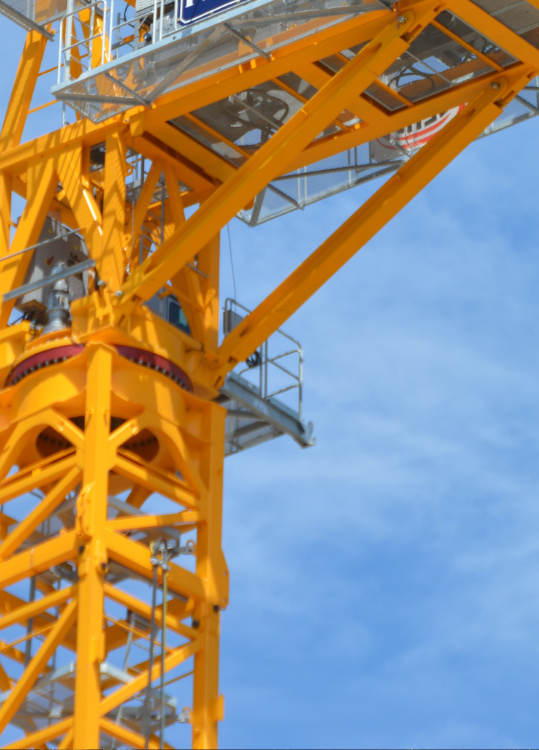 Detailaufnahme einer Kranmechanik während der Wartung – Elox Technik überprüft Komponenten im Rahmen des professionellen Kranservices.